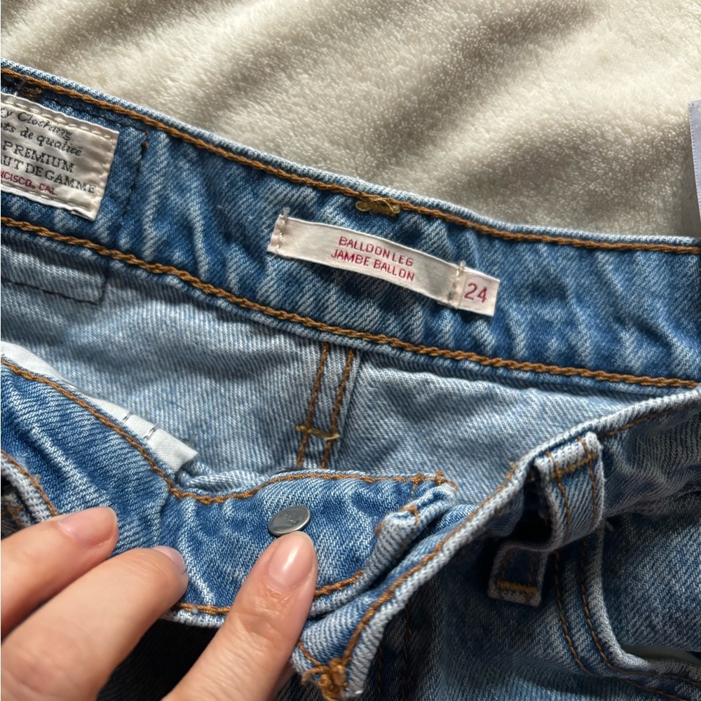 Levi’s - Picture 5 of 6